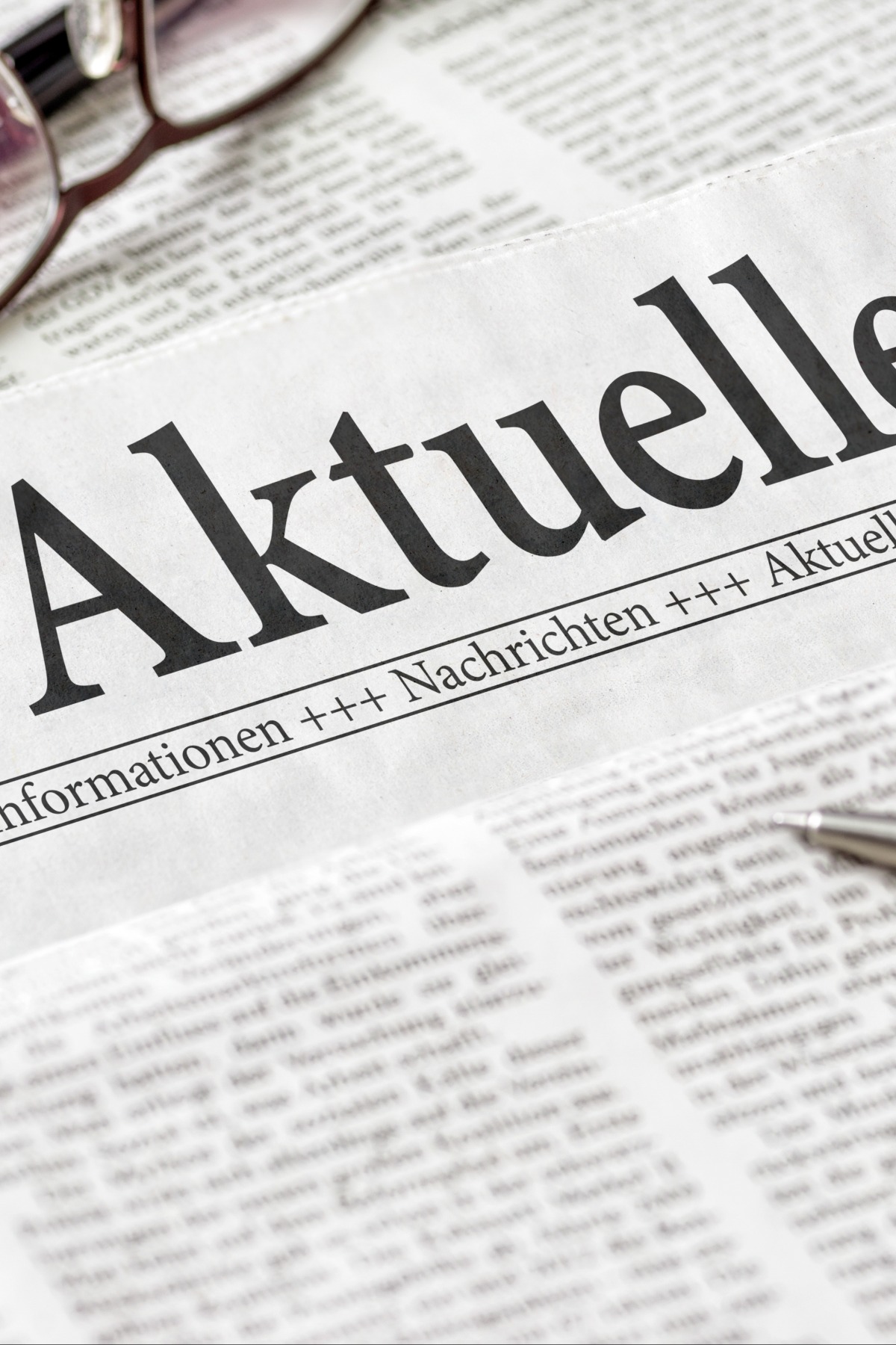 Zeitung mit der Überschrift Aktuelles